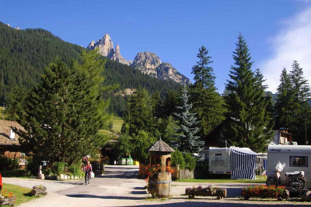 Aparthotel Camping Catinaccio Rosengarten Pozza di Fassa Exterior foto